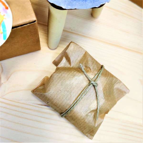 Chiudipacco in legno più carta piantabile - Chicca Confetti